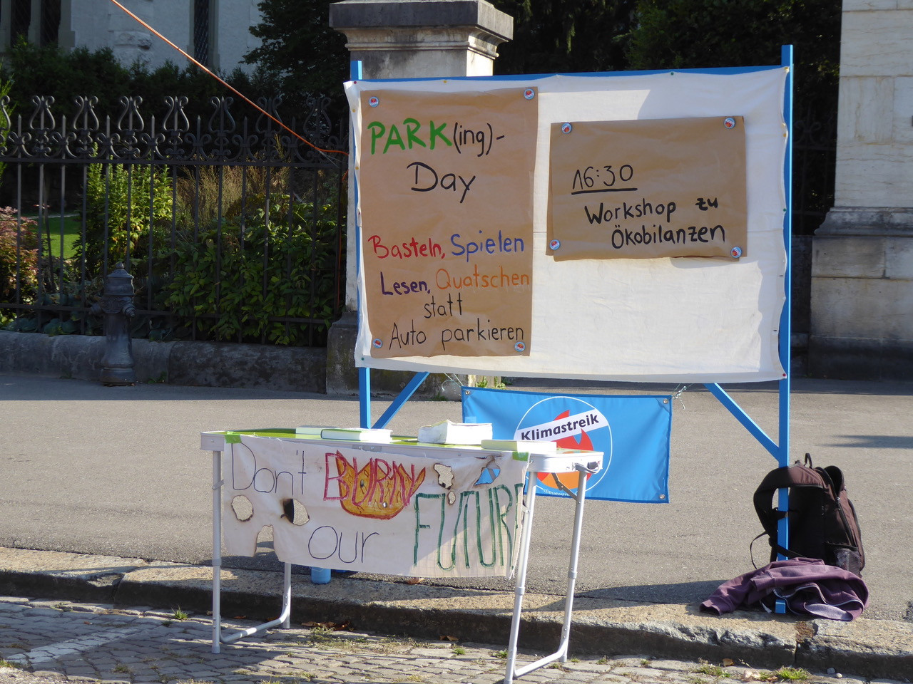 Gemeinsam spielen, lernen, basteln. Der Klimastreik setzt auf Kreativität statt Blechbüsen am PARK(ing) Day 2020 in Bern