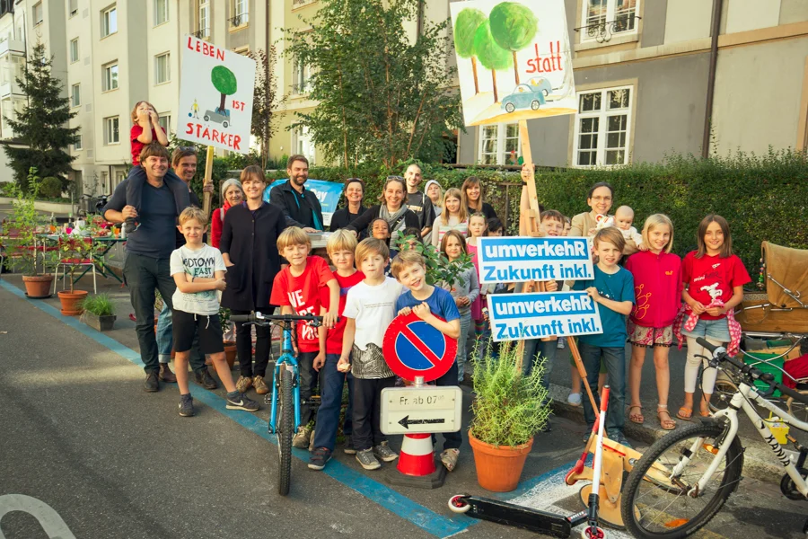 Brot und Spiele von Alexander und Freunden in Basel am PARK(ing) Day 2019 Brot und Spiele von Alexander und Freunden in Basel am PARK(ing) Day 2019