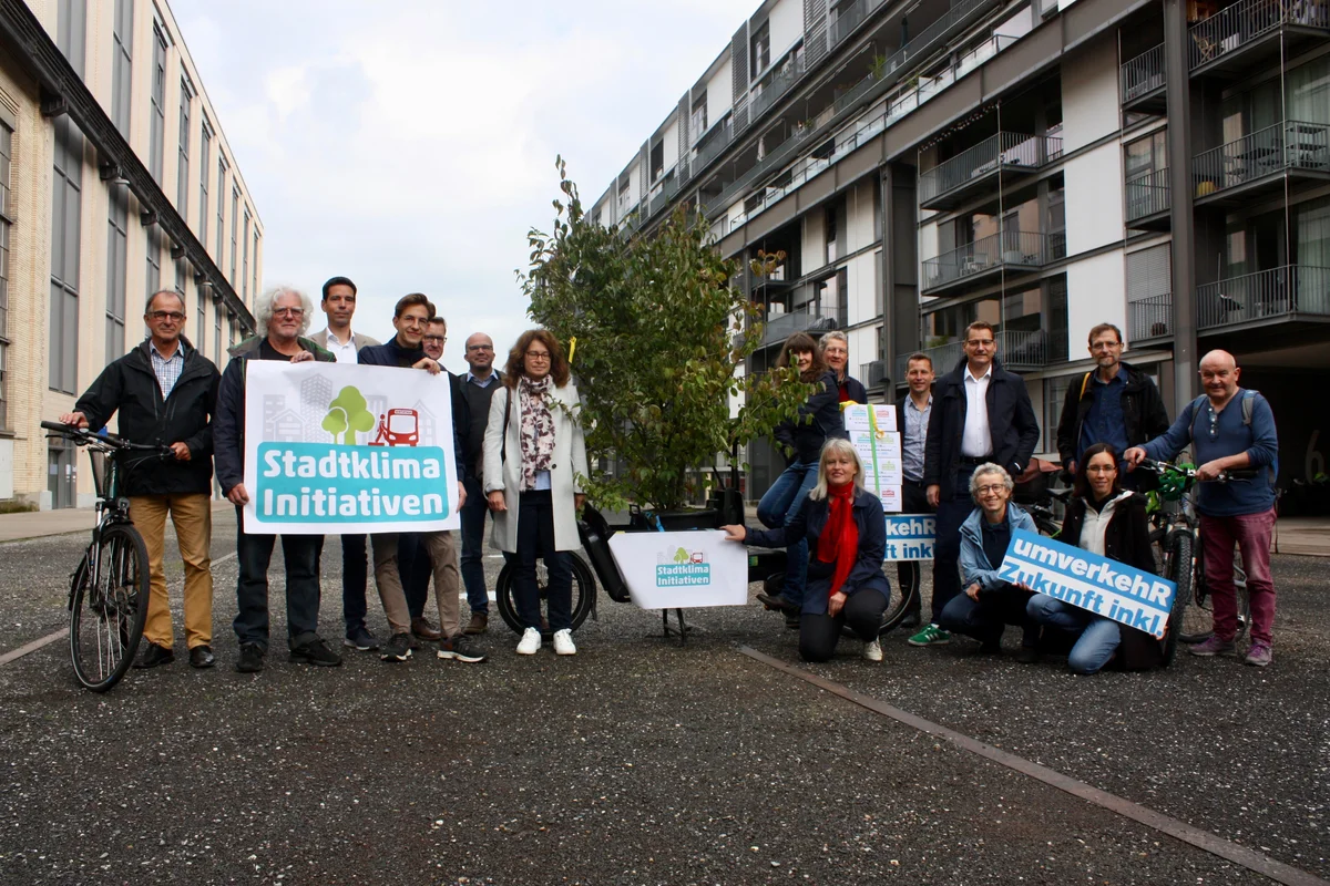 Einreichung der Stadtklima-Initiativen in Winterthur Einreichung der Stadtklima-Initiativen in Winterthur