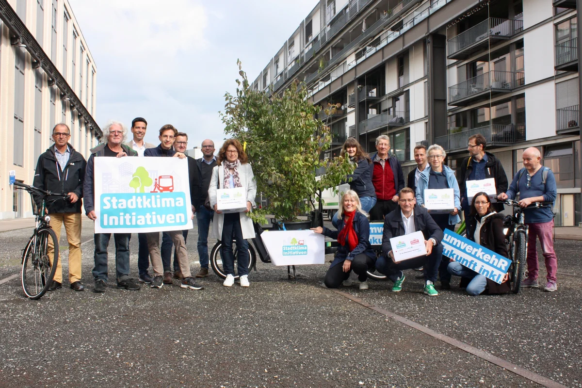 Einreichung der Stadtklima-Initiativen in Winterthur Einreichung der Stadtklima-Initiativen in Winterthur