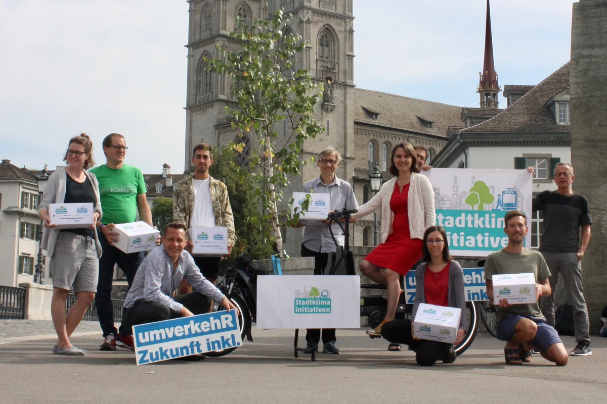 Einreichung der Stadtklima-Initiativen in Zürich Einreichung der Stadtklima-Initiativen in Zürich