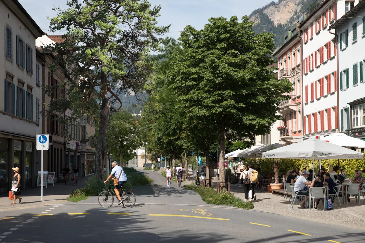 Eine begrünte und beruhigte Grabenstrasse (Visualisierung)