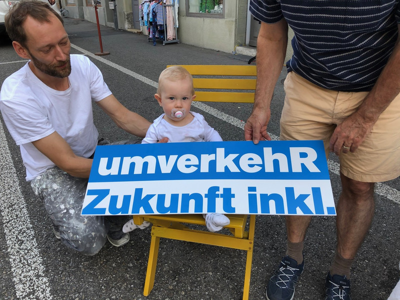 Öpfusaft statt Bänzinchraft mit Rut von den Grünen am PARK(ing) Day 2020 in Burgdorf