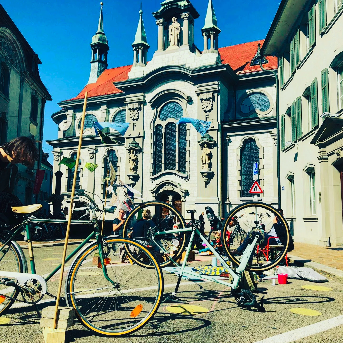 Gemütlicher Aufenthaltsort statt Parkplatz von Fiona und Freunden in Frauenfeld am PARK(ing) Day 2019 Gemütlicher Aufenthaltsort statt Parkplatz von Fiona und Freunden in Frauenfeld am PARK(ing) Day 2019