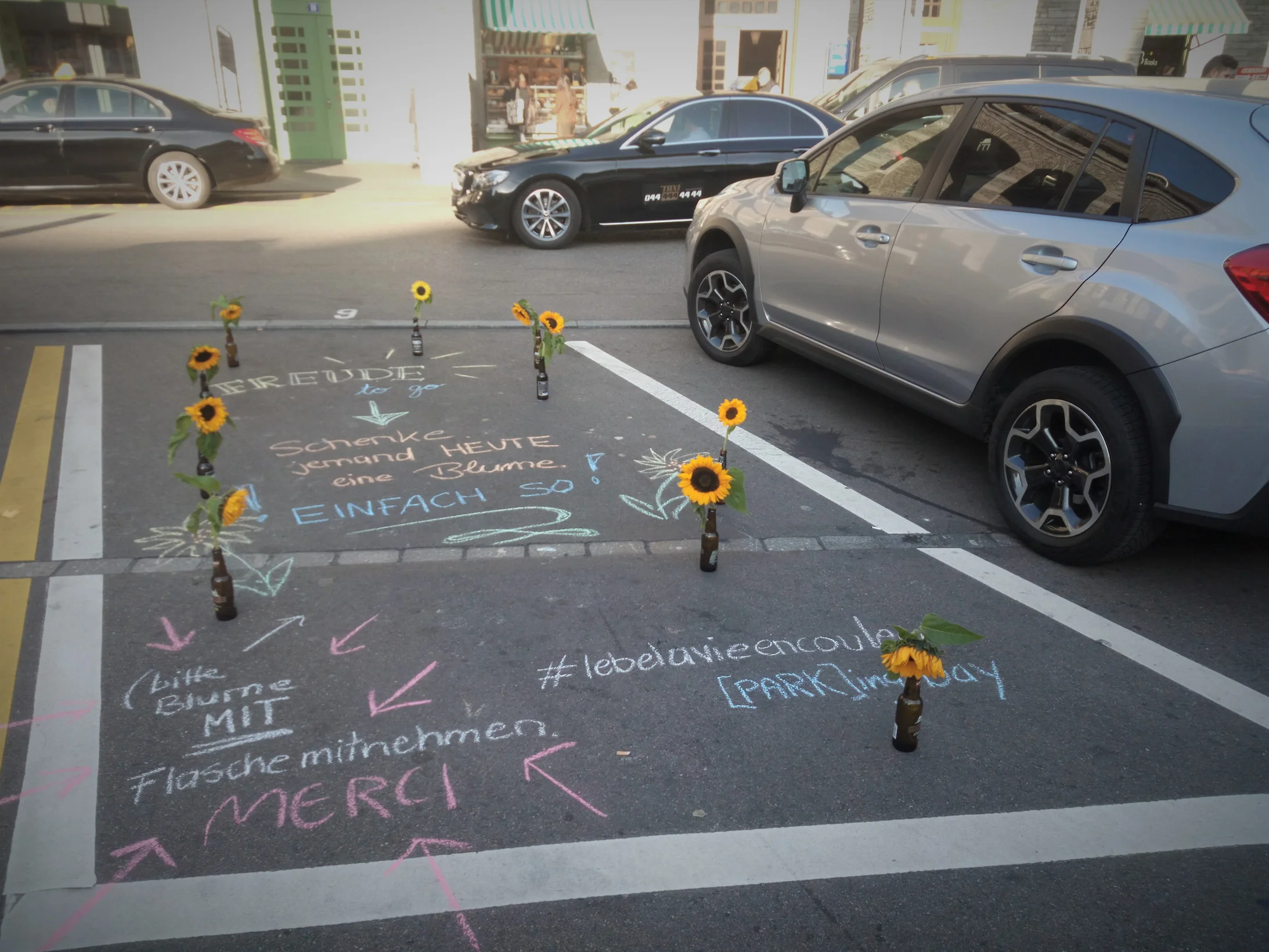 Happy by Nature-Art von Vera in Zürich am PARK(ing) Day 2019 Happy by Nature-Art von Vera in Zürich am PARK(ing) Day 2019
