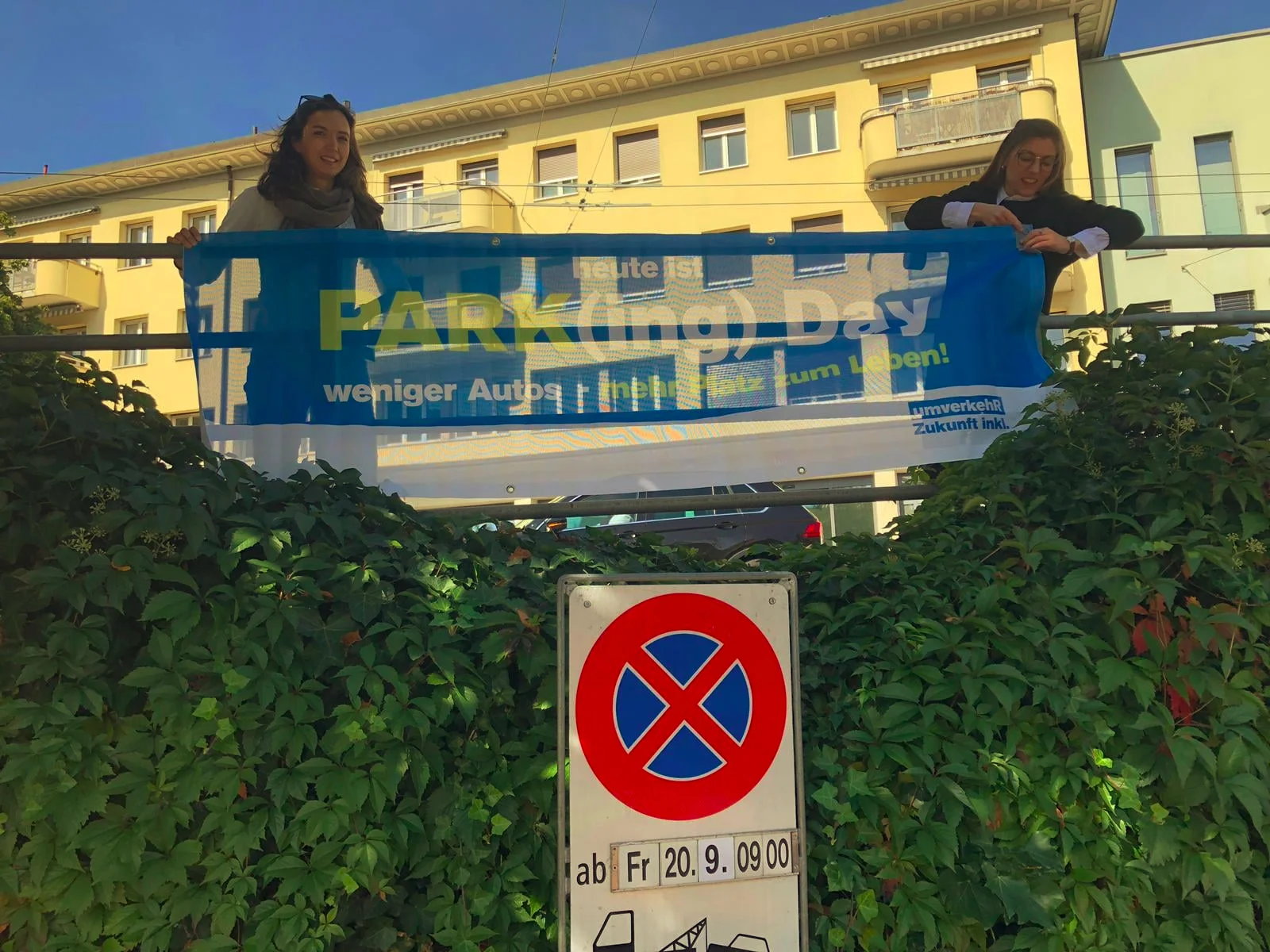 Strassencafé mit verschiedenen Angeboten von Grüne Stadt und Region St. Gallen am PARK(ing) Day 2019 Strassencafé mit verschiedenen Angeboten von Grüne Stadt und Region St. Gallen am PARK(ing) Day 2019