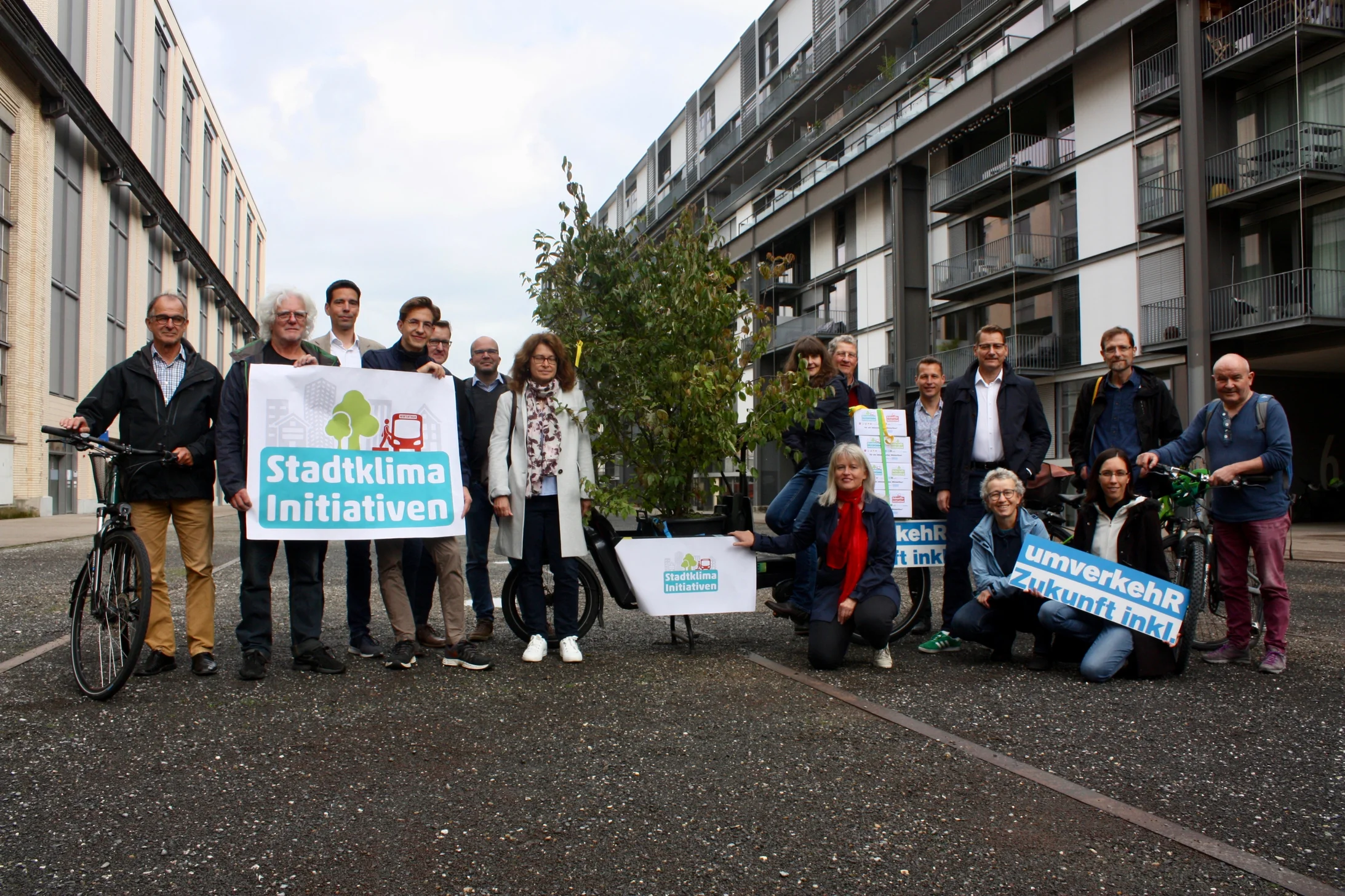 Einreichung der Stadtklima-Initiativen in Winterthur Einreichung der Stadtklima-Initiativen in Winterthur
