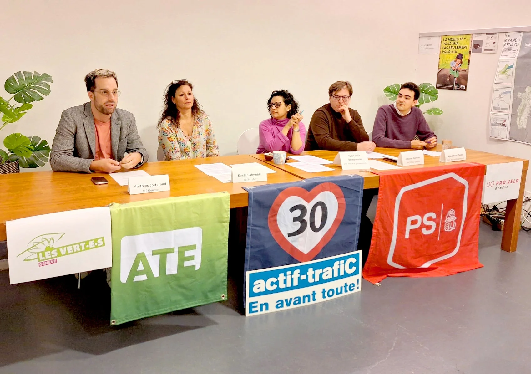 Conférence de presse dépôt référendum 30