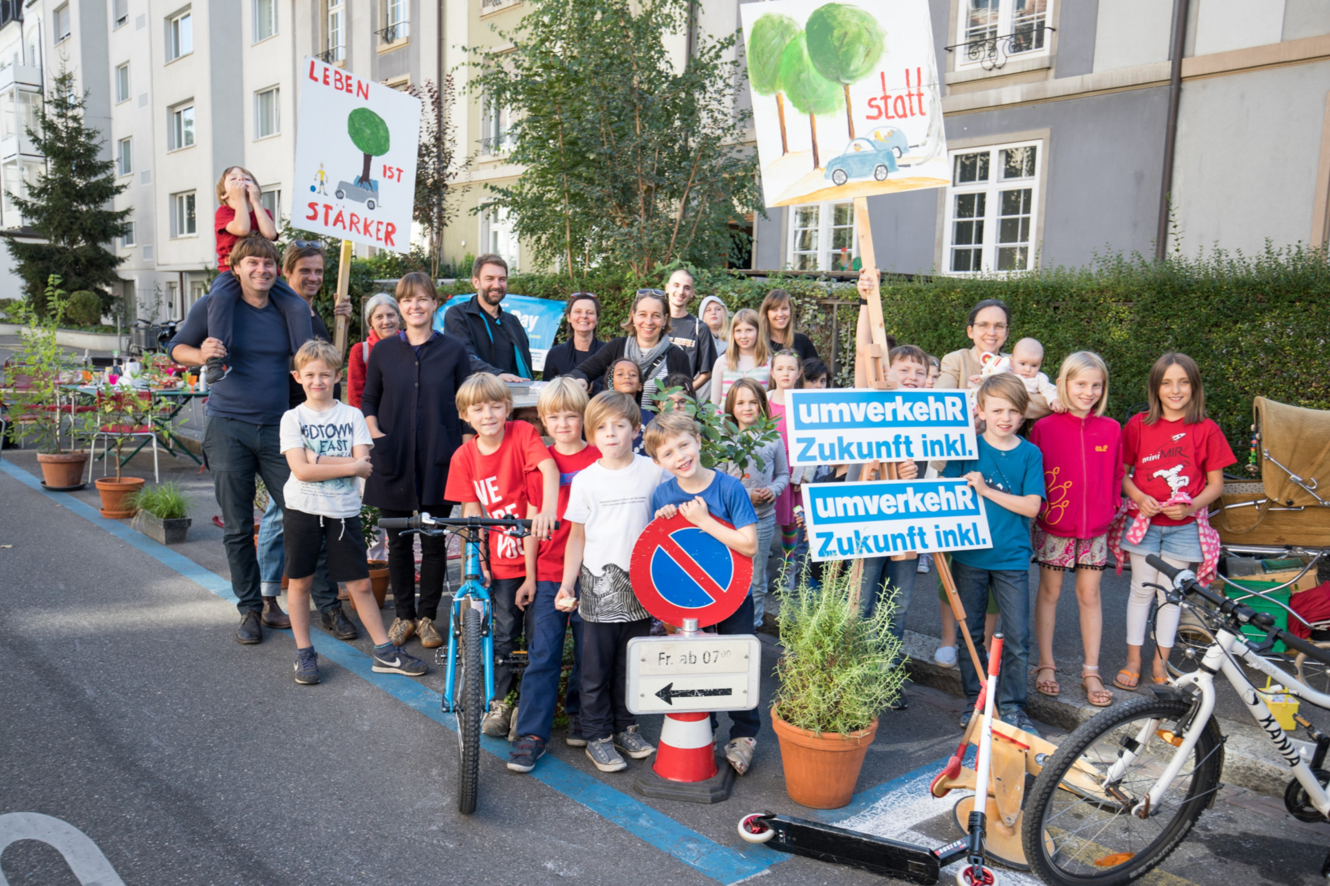 Bild von umverkehR-Aktivistinnen in Basel