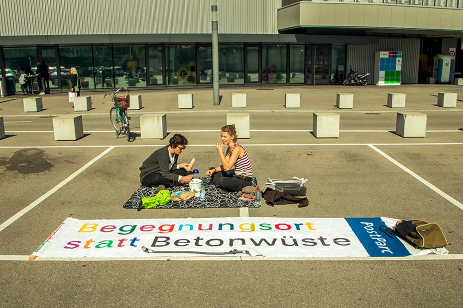 Picknick statt Parkplatz von der JA! in Bern am PARK(ing) Day 2019