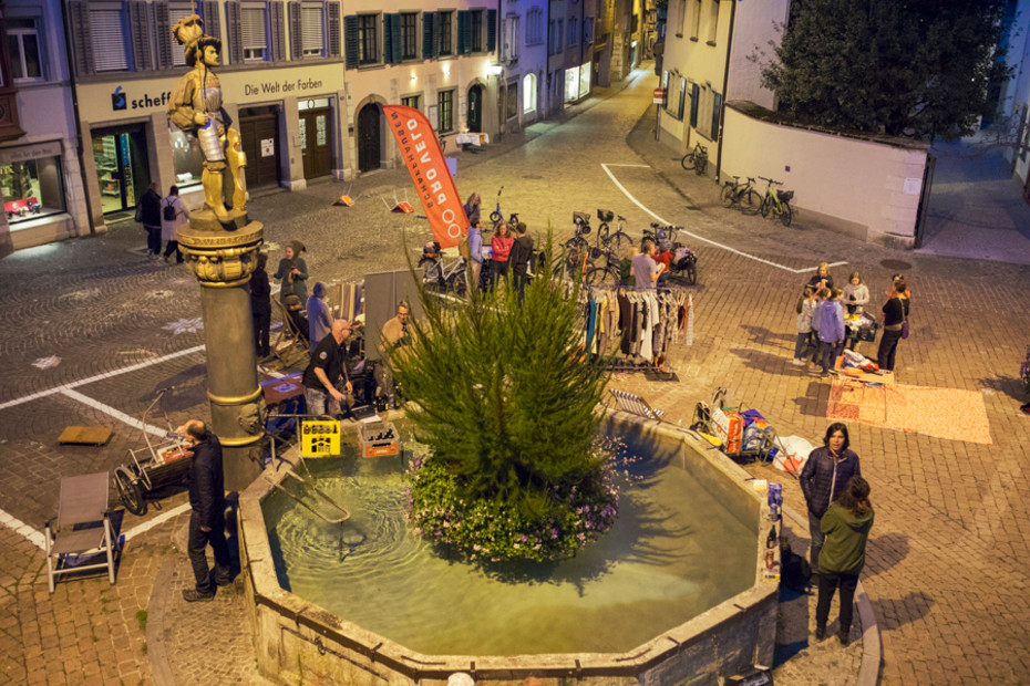 Volksfest statt Parkplätze von verschiedensten OrganisatorInnen in der Innenstadt von Schaffhausen am PARK(ing) Day 2019