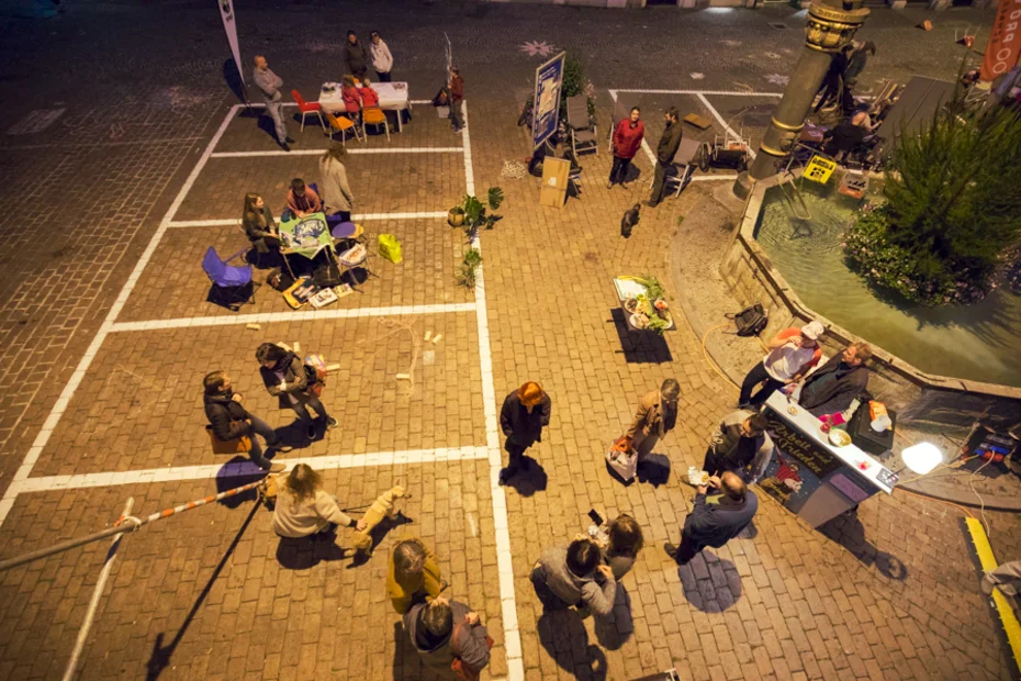 Volksfest statt Parkplätze von verschiedensten OrganisatorInnen in der Innenstadt von Schaffhausen am PARK(ing) Day 2019