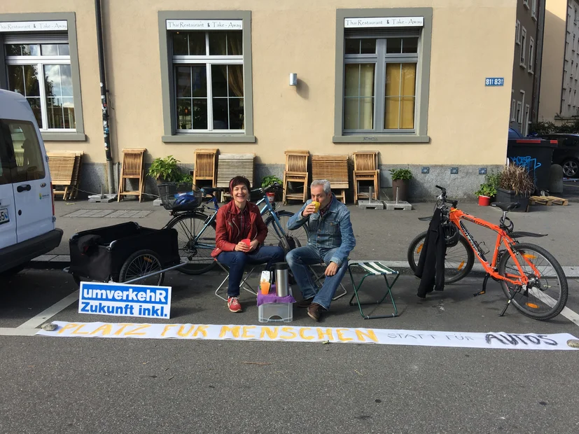 Platz für Menschen statt für Autos am PARK(ing) Day 2017 in Kloten