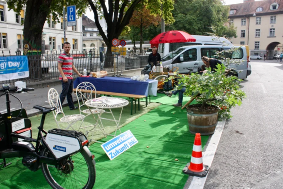 Die Garten-Oase von umverkehR an der Kanzleistrasse in Zürich am PARK(ing) Day 2018