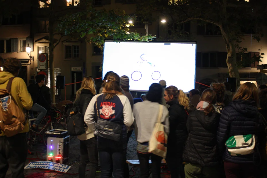 Kino mit Strom durch Velofahren von Vélorution in Zürich am PARK(ing) Day 2019