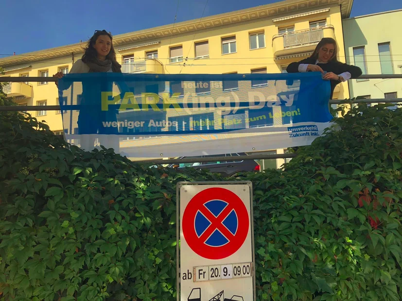 Strassencafé mit verschiedenen Angeboten von Grüne Stadt und Region St. Gallen am PARK(ing) Day 2019