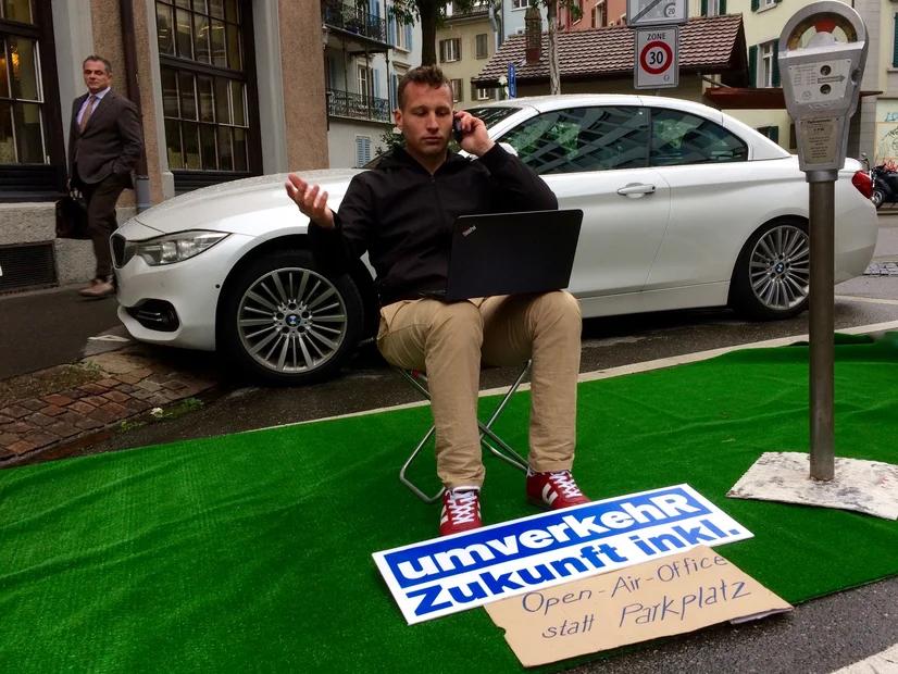 Open-Air-Office statt Parkplatz am PARK(ing) Day 2017 in Zürich