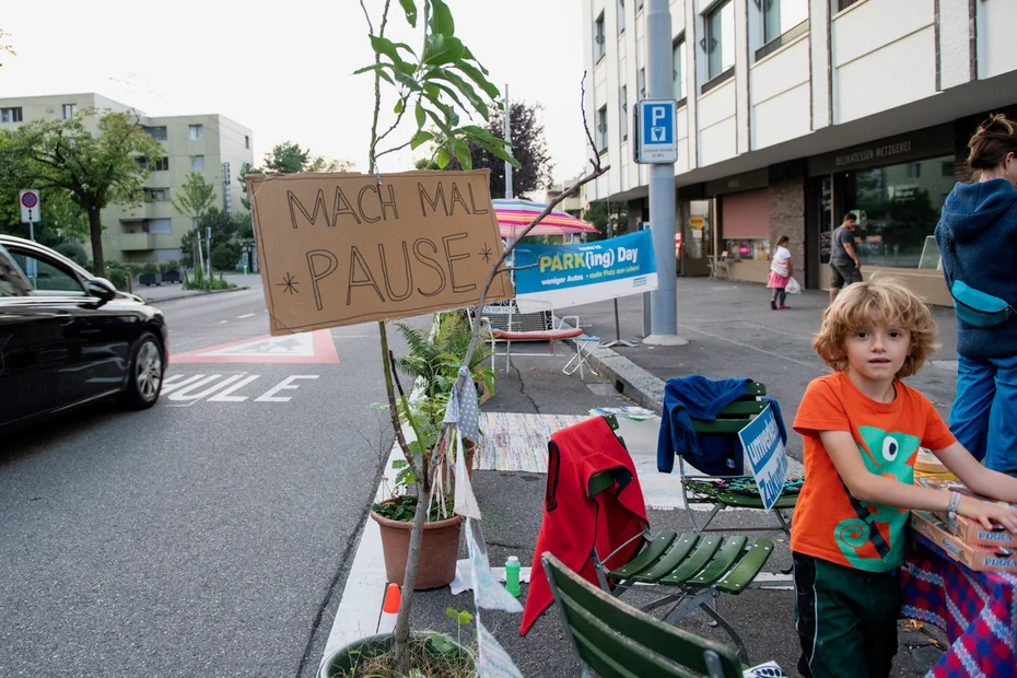 Lauschige grüne Oase der Begegnung von Nora an der Fellenbergstrasse am PARK(ing) Day 2020 in Zürich