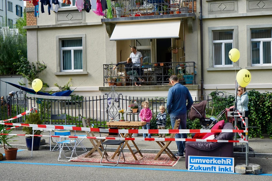 PARK(ing) Day 2021, St.Gallen, Demutstrasse 12 Chill-Out-Parkplatz von der Gruppe  Demutstrasse beruhigen