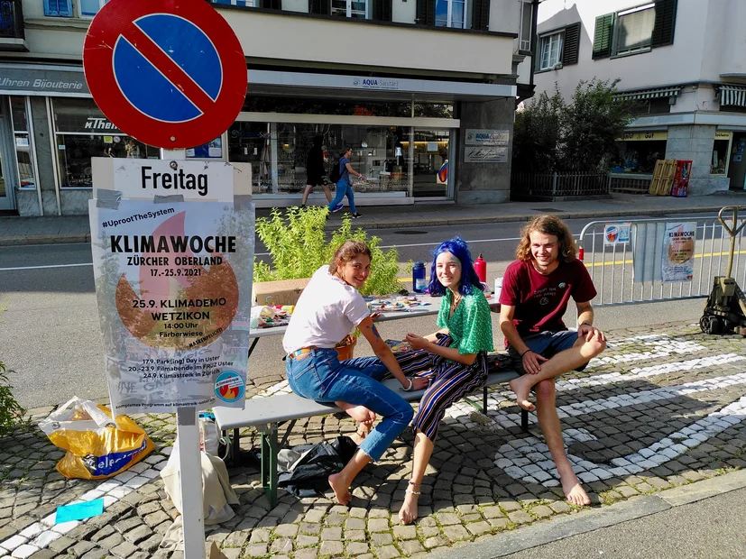 PARK(ing) Day 2021, Uster, Bahnhofstrasse 17, Busbucht RettungsspaRket Zukunftswetter mit Remy und der Klimagruppe Uster