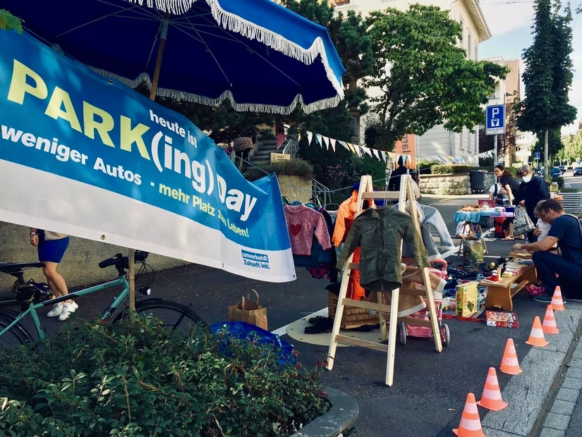 PARK(ing) Day 2021, Zürich, Mutschellenstrasse. Dorfplatz Stadt Parkplatz von Catherine