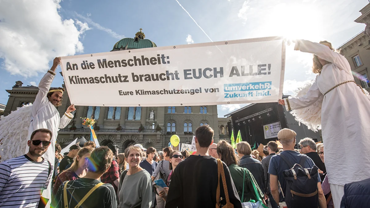 Foto der Klimaengel von umverkehR auf dem Bundesplatz