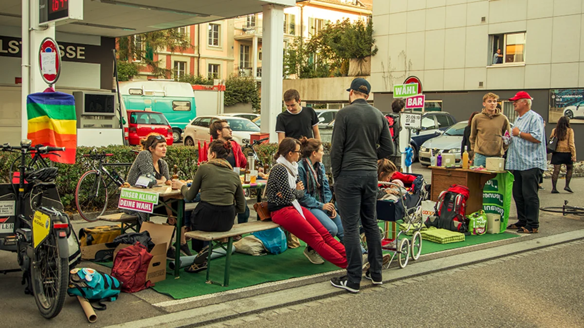 Wohnlich und gemütliche Umgestaltung von den Jungen Grünen in Bern am PARK(ing) Day 2019