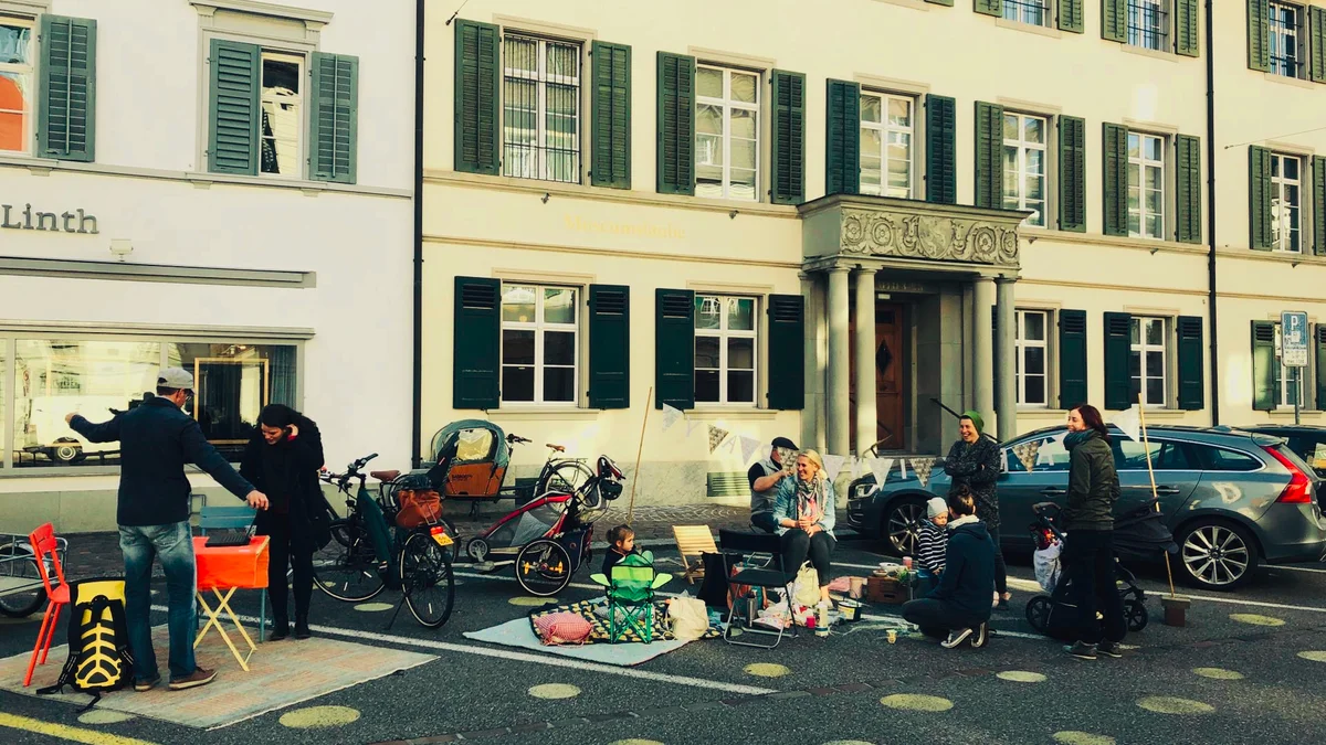 Gemütlicher Aufenthaltsort statt Parkplatz von Fiona und Freunden in Frauenfeld  am PARK(ing) Day 2019