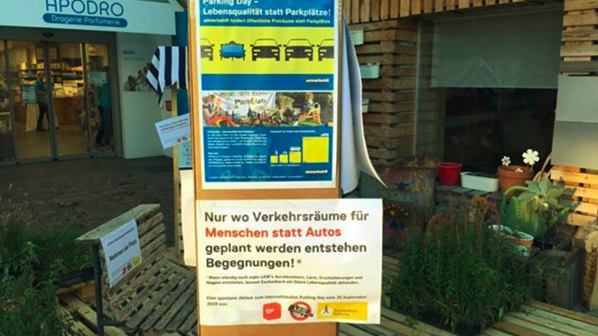 Biodiversität mitten im Dorfkern mit Parkbänkli in Eschenbach SG am PARK(ing) Day 2019