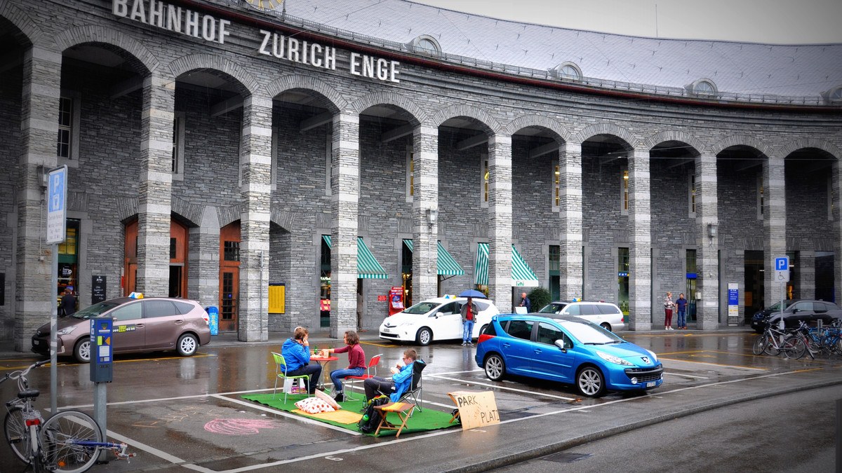 Ziviler Ungehorsam statt Parkplatz am PARK(ing) Day 2016 in Zürich
