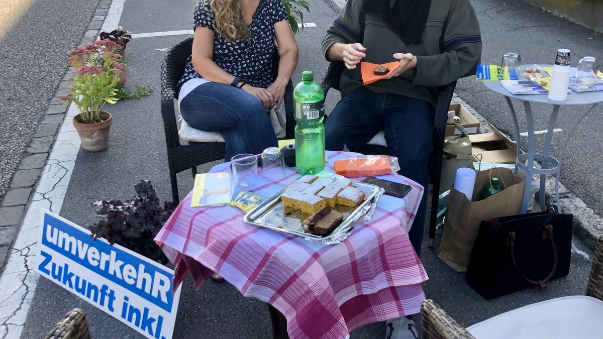 Bistro/Lounge mit Kaffee, Tee und Kuchen von Christian und Freunden In Lenzburg  am PARK(ing) Day 2019