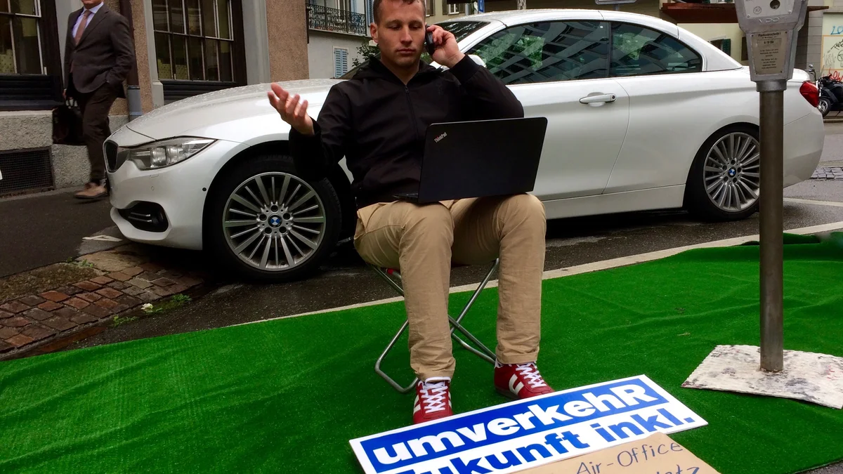 Open-Air-Office statt Parkplatz am PARK(ing) Day 2017 in Zürich