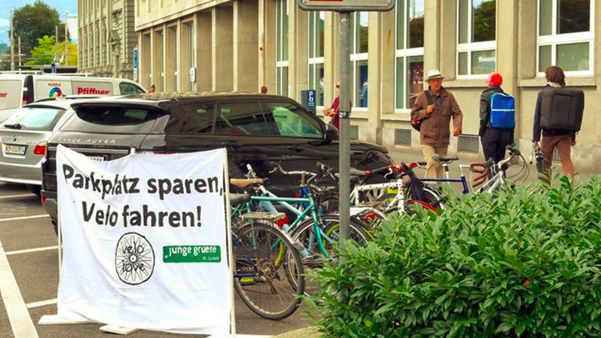 Parkplatz sparen - Velofahren! am PARK(ing) Day 2017 in Luzern