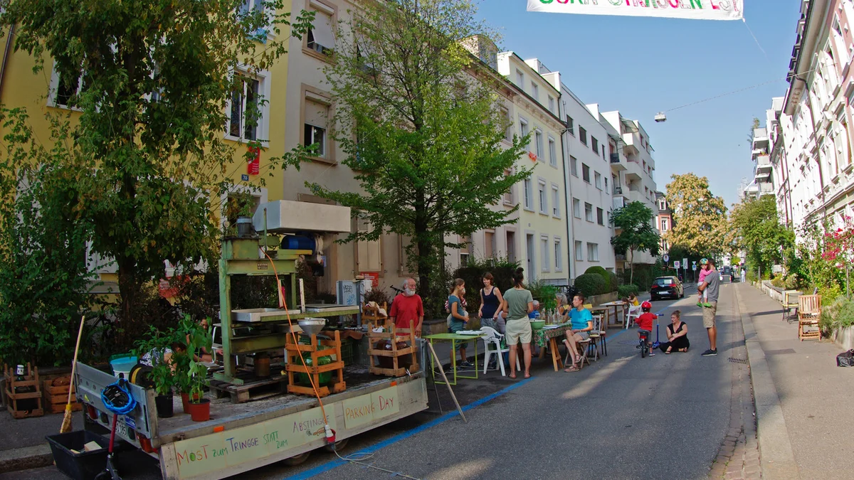 Moscht zum Tringge statt zum Abstingge mit Frederik und Freunden an der Jurastrasse am PARK(ing) Day 2020 in Basel