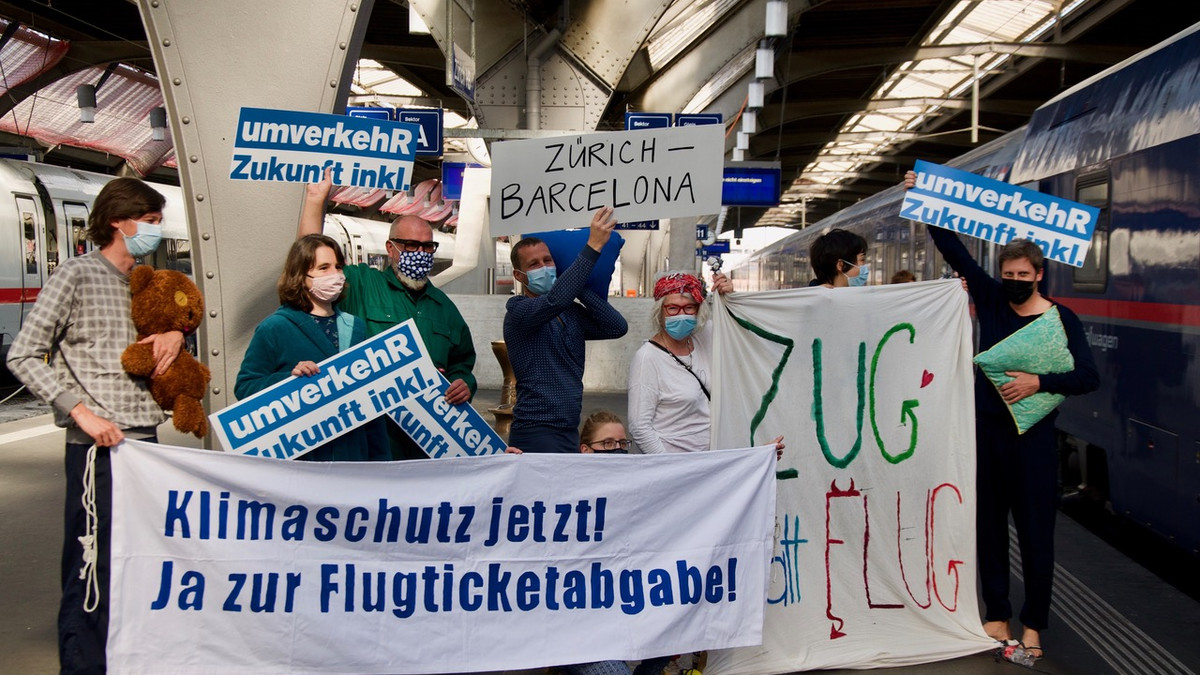 Nachtzugaktion am Hauptbahnhof Zürich - Ja zum Klimaschutz heisst Ja zum Nachtzug