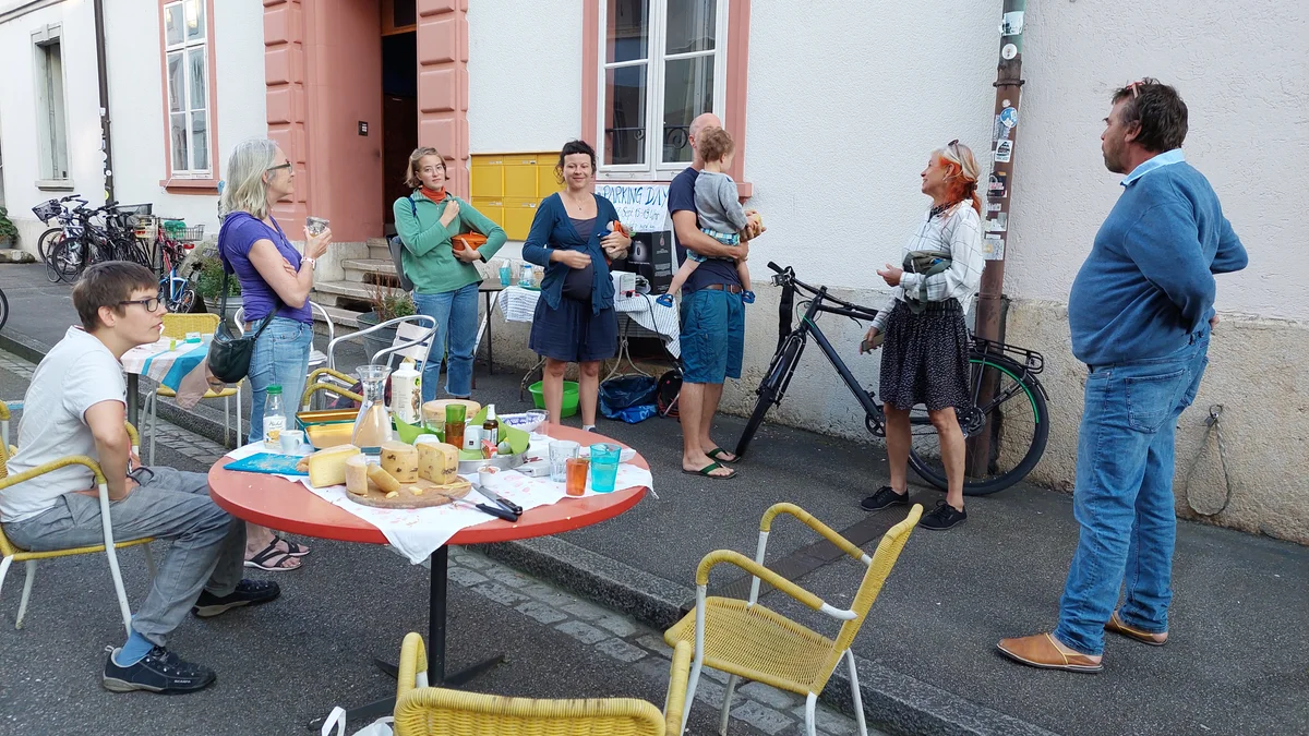 PARK(ing) Day 2021, Basel, Allemannengasse, Gemütliches Zusammensein und Z’Vieri