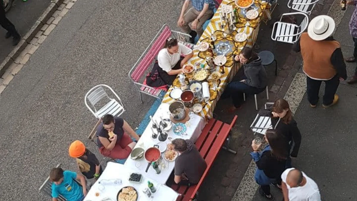 PARK(ing) Day 2021, Basel, Spalenring, Spaghetti-Plausch und Live Jazz Manouche