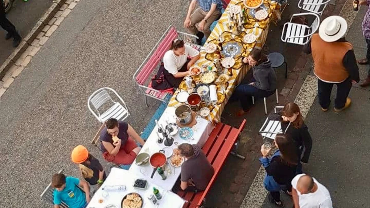 PARK(ing) Day 2021, Basel, Spalenring, Spaghetti-Plausch und Live Jazz Manouche