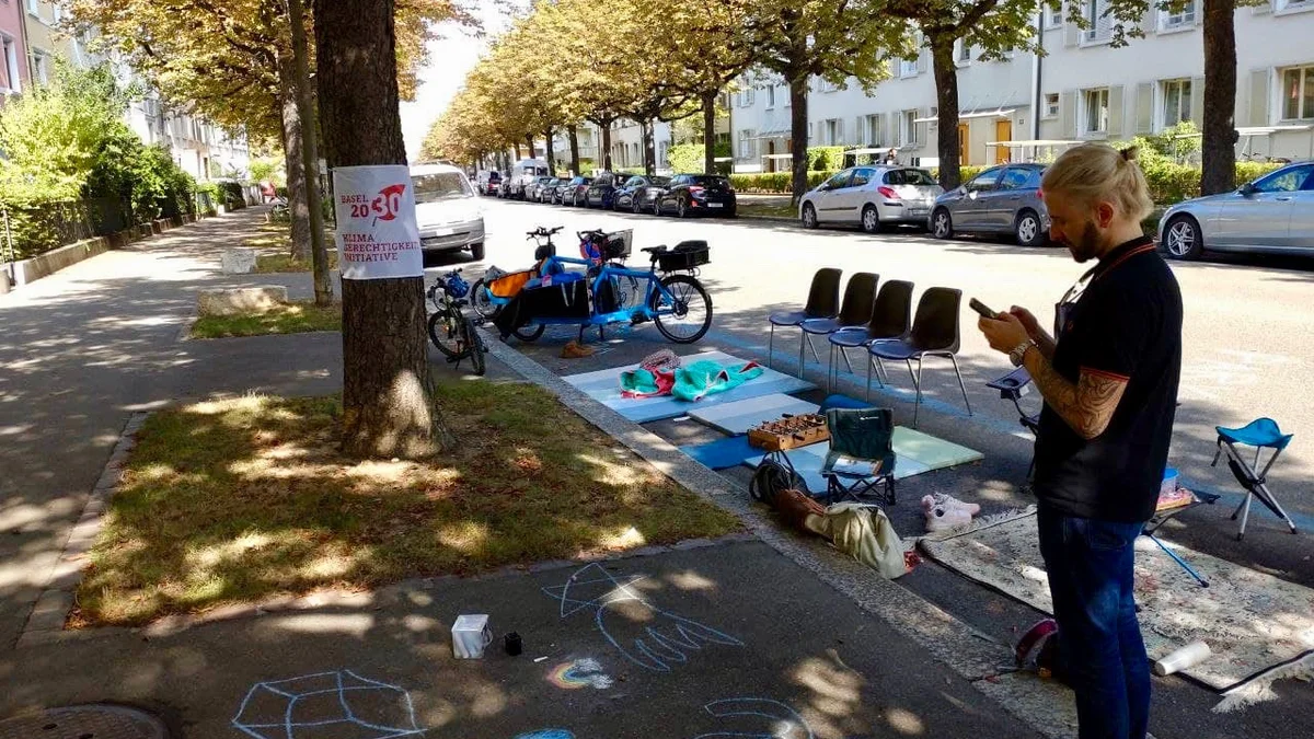 PARK(ing) Day 2021, Basel, Strassburgerallee. Relax statt Parkplätz mit Annika, Dominik, Fabi und Lucas von Basel2030