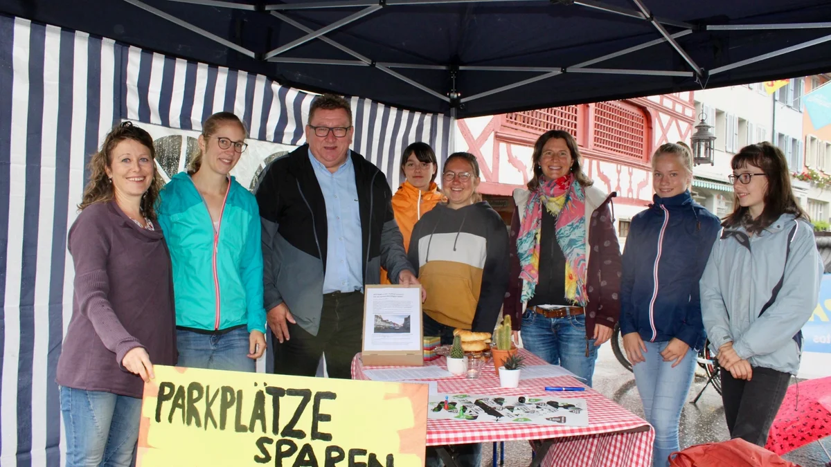 PARK(ing) Day 2021, Sempach, im Städtli beim Rathausbrunnen (Aktion fand am Sonntag 19.9. statt  Begegnungszone statt Parkplatz 