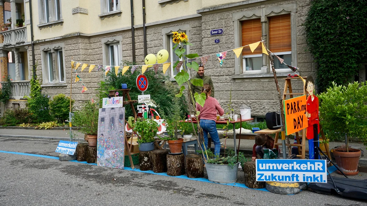 PARK(ing) Day 2021, St.Gallen, Demutstrasse 17 Kunstparkplatz von der Gruppe  Demutstrasse beruhigen