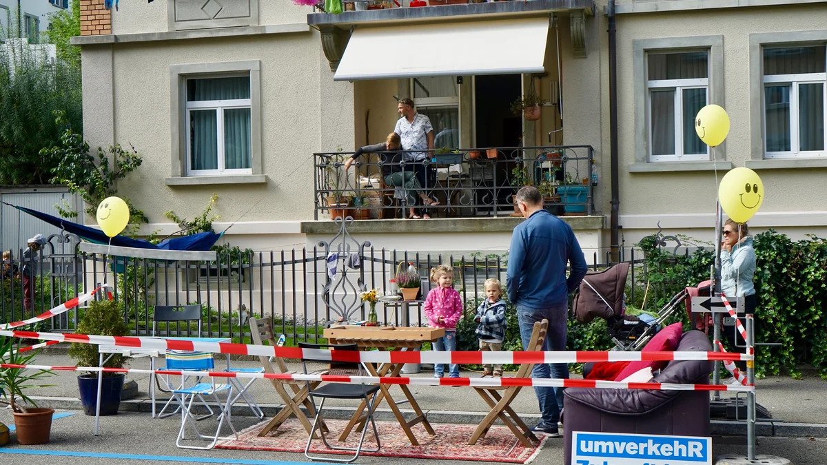 PARK(ing) Day 2021, St.Gallen, Demutstrasse 12 Chill-Out-Parkplatz von der Gruppe  Demutstrasse beruhigen