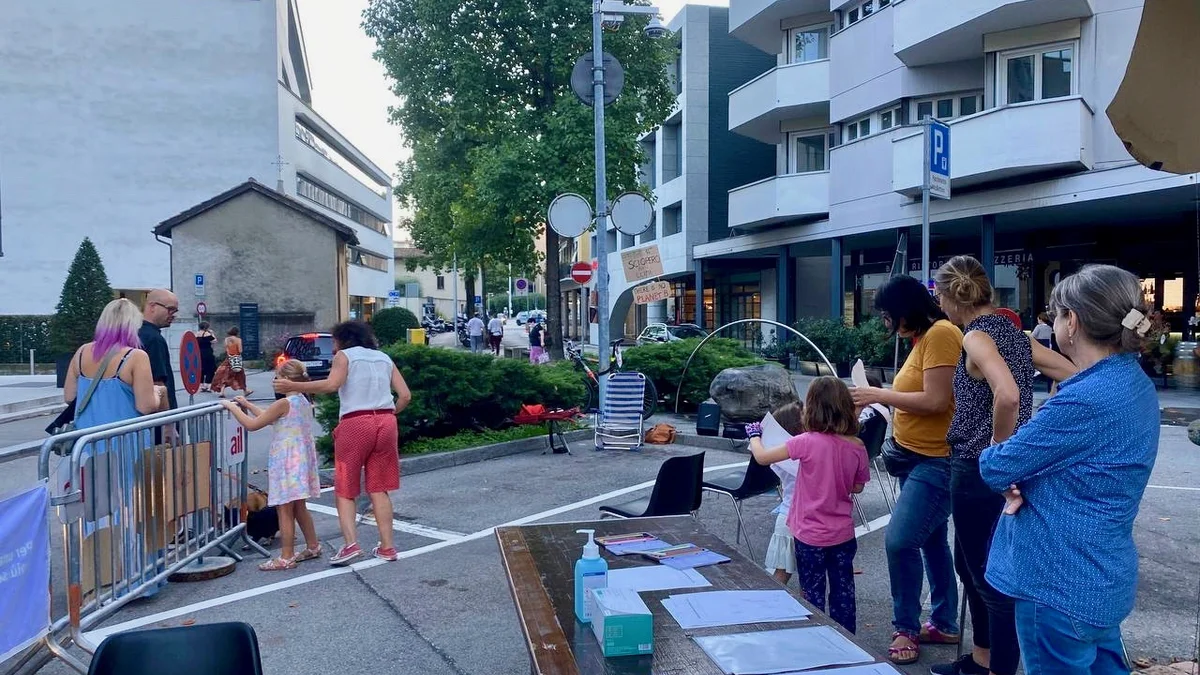 PARK(ing) Day 2021, Ticino. Musik statt Auto auf Parkplatz von Sciopero per il Clima (Klimastreik) und ATA (VCS)