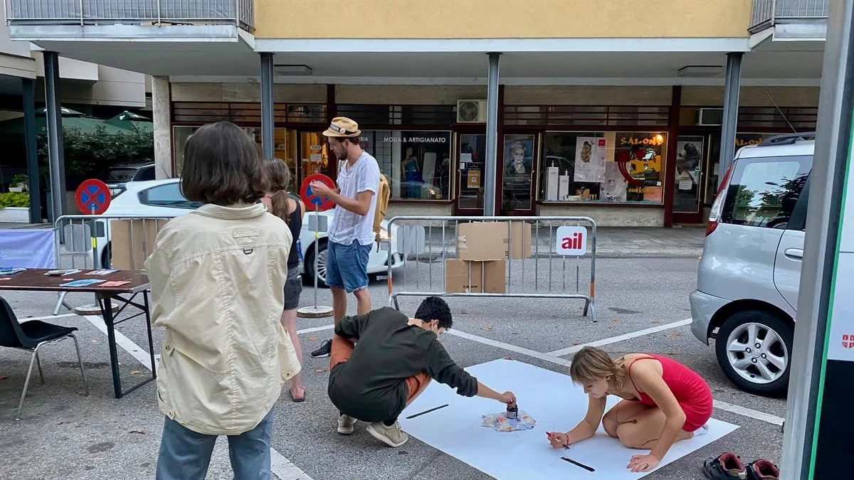 PARK(ing) Day 2021, Ticino. Musik statt Auto auf Parkplatz von Sciopero per il Clima (Klimastreik) und ATA (VCS)