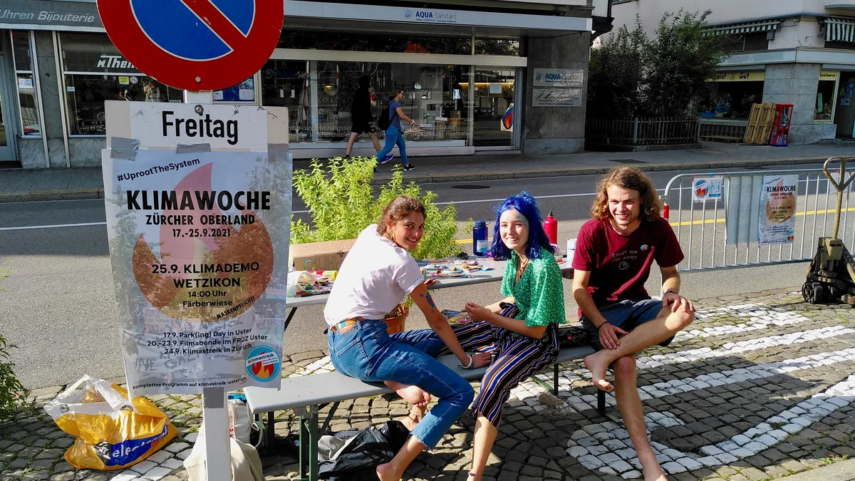 PARK(ing) Day 2021, Uster, Bahnhofstrasse 17, Busbucht RettungsspaRket Zukunftswetter mit Remy und der Klimagruppe Uster