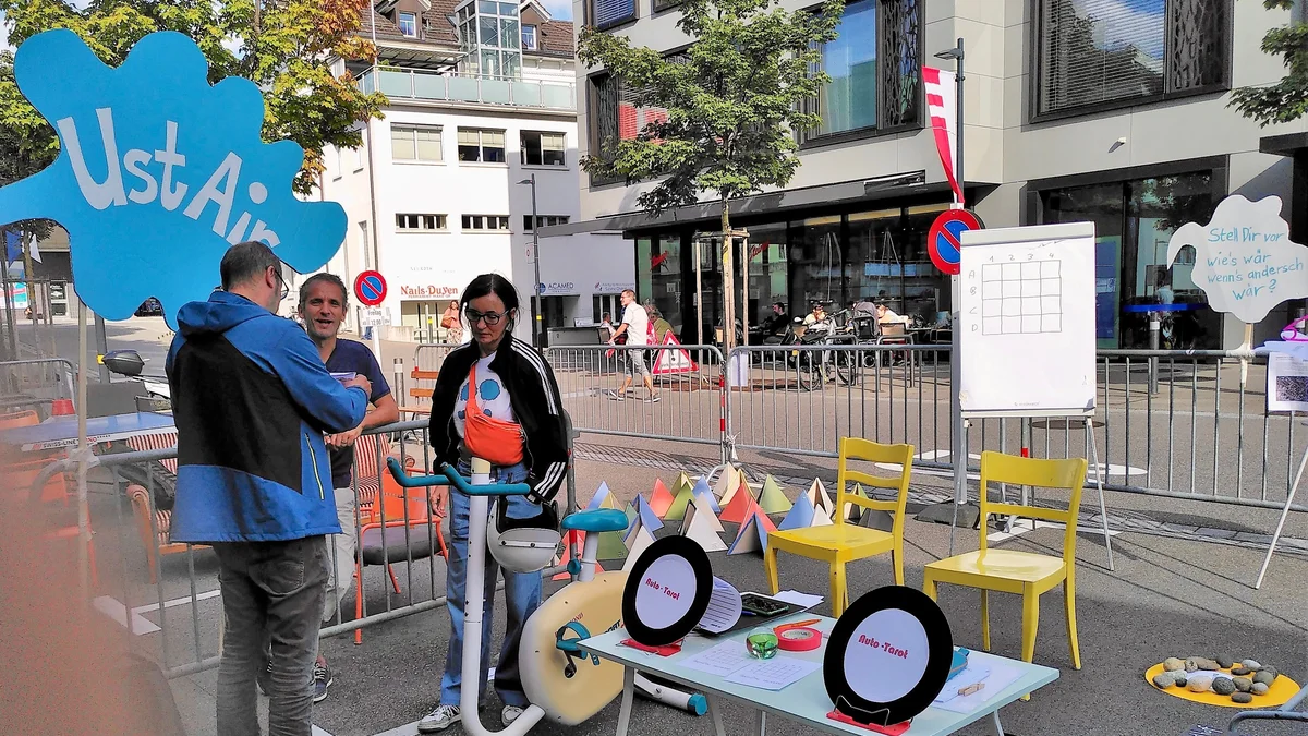 PARK(ing) Day 2021, Uster, Webernstrasse vor der Post Einrichtung, grün und künstlerisch mit Patricio und der Grünen Partei Uste