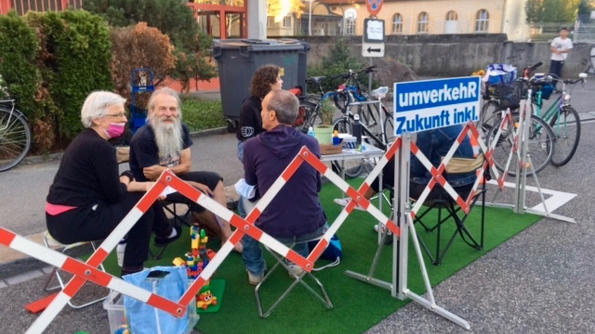 PARK(ing) Day 2021, Zürich, Altstetterstrasse. Platz statt Parkplatz von Tanja mit AL ZH und Klimagruppe 9
