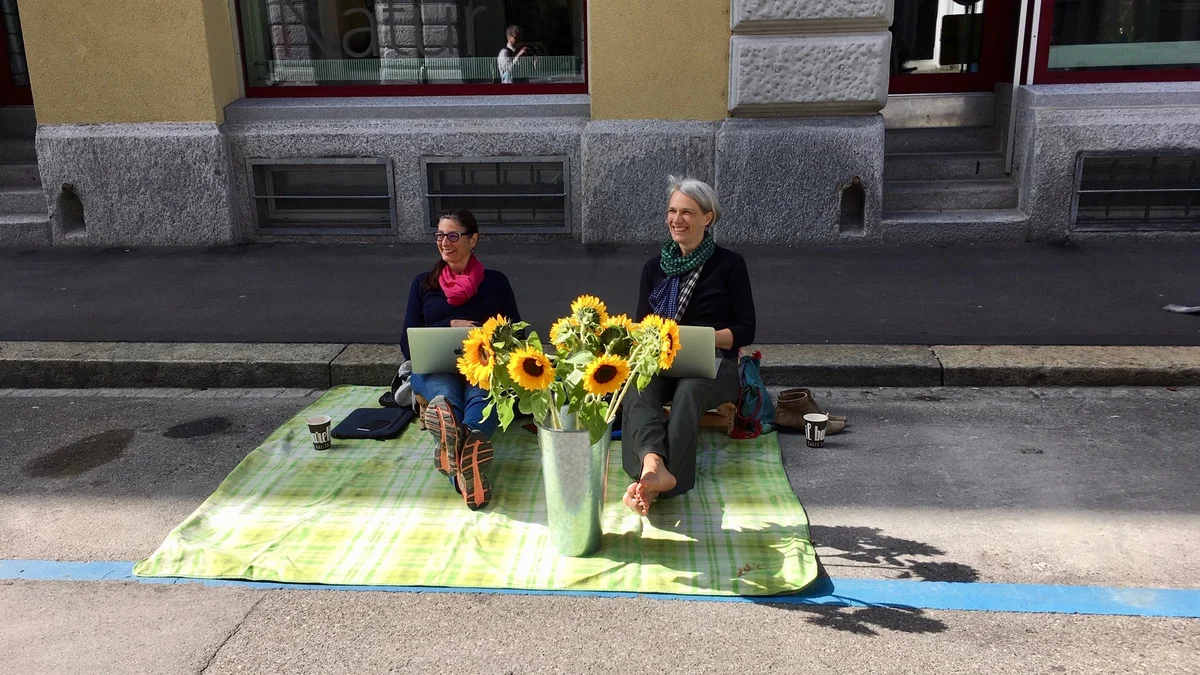 PARK(ing) Day 2021, Zürich, Josefstrasse, Textwerkstatt Postkarten oder Kürzesttexte verfassen lassen