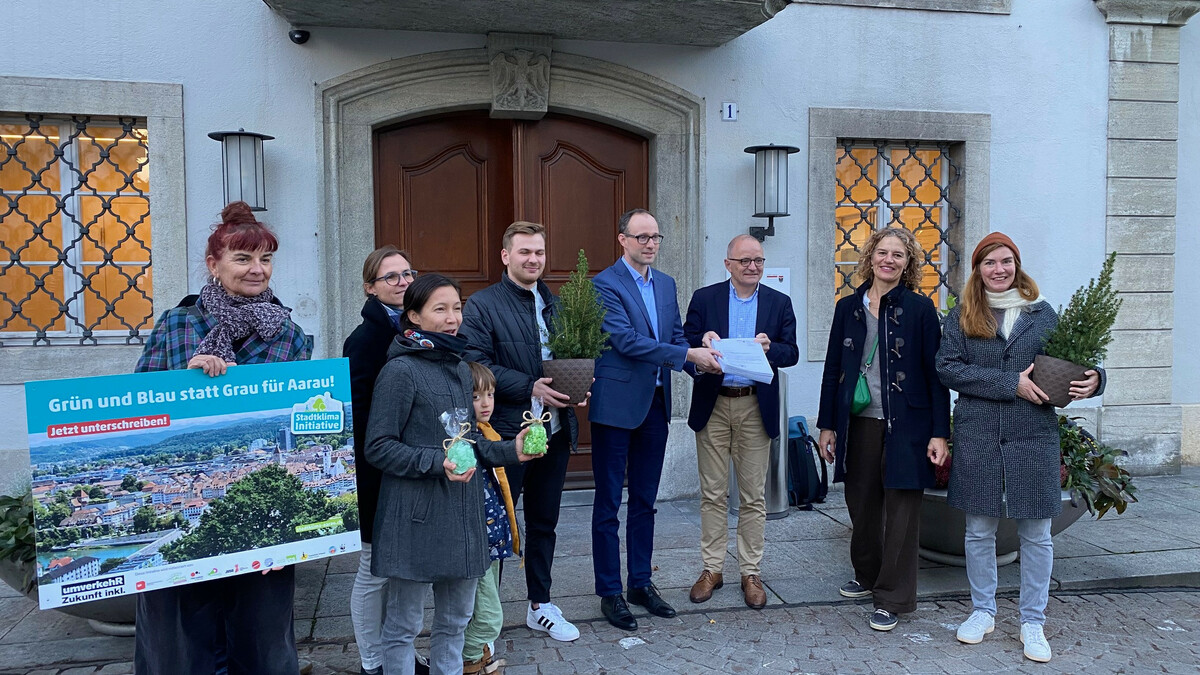 Stadtklima-Initiative Aarau: Unterschriften offiziell übergeben