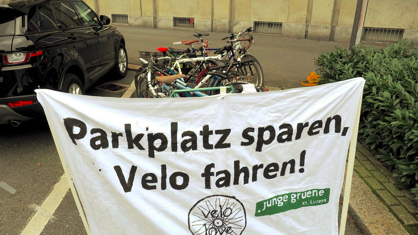 Parkplatz sparen - Velofahren! am PARK(ing) Day 2017 in Luzern